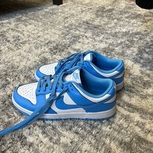 UNC DUNKS SIZE US MENS 8 (WOMENS 9.5)